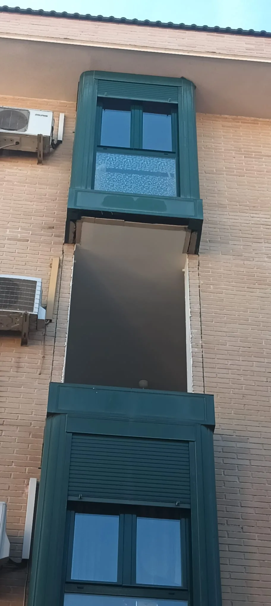 Cerramiento y mirador bicolor con rotura de puente térmico - mir 1